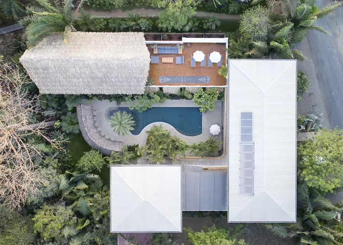 Hotel The Nomadic